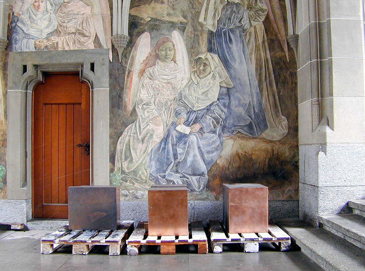 Anllieferung und Lagerung der Blöcke vor den Fresken von Paul Bodmer © Anna-Maria Bauer